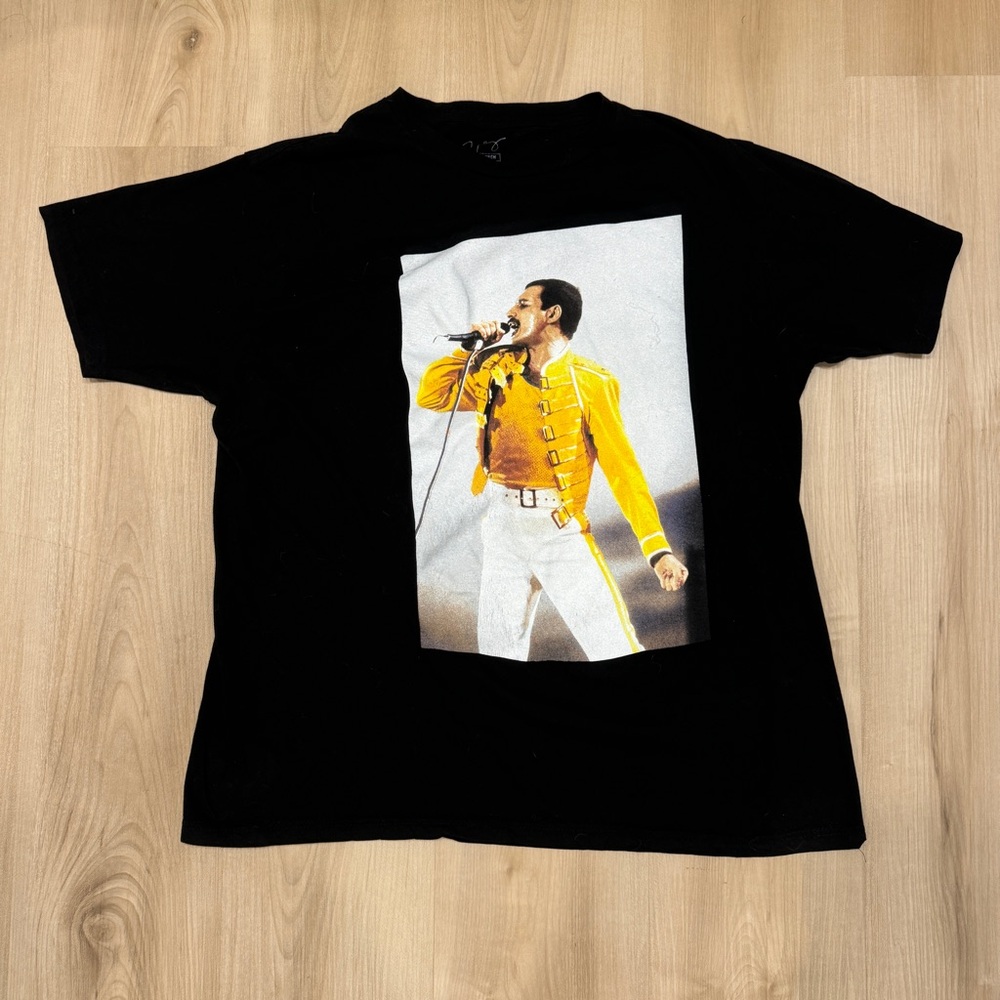 Men’s Large Graphic Print Tshirt of Queen frontman Freddie Mercury